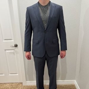 Men's Hugo Boss Suit. Blue stripe pattern. 40 Regular. 34 inch waist.